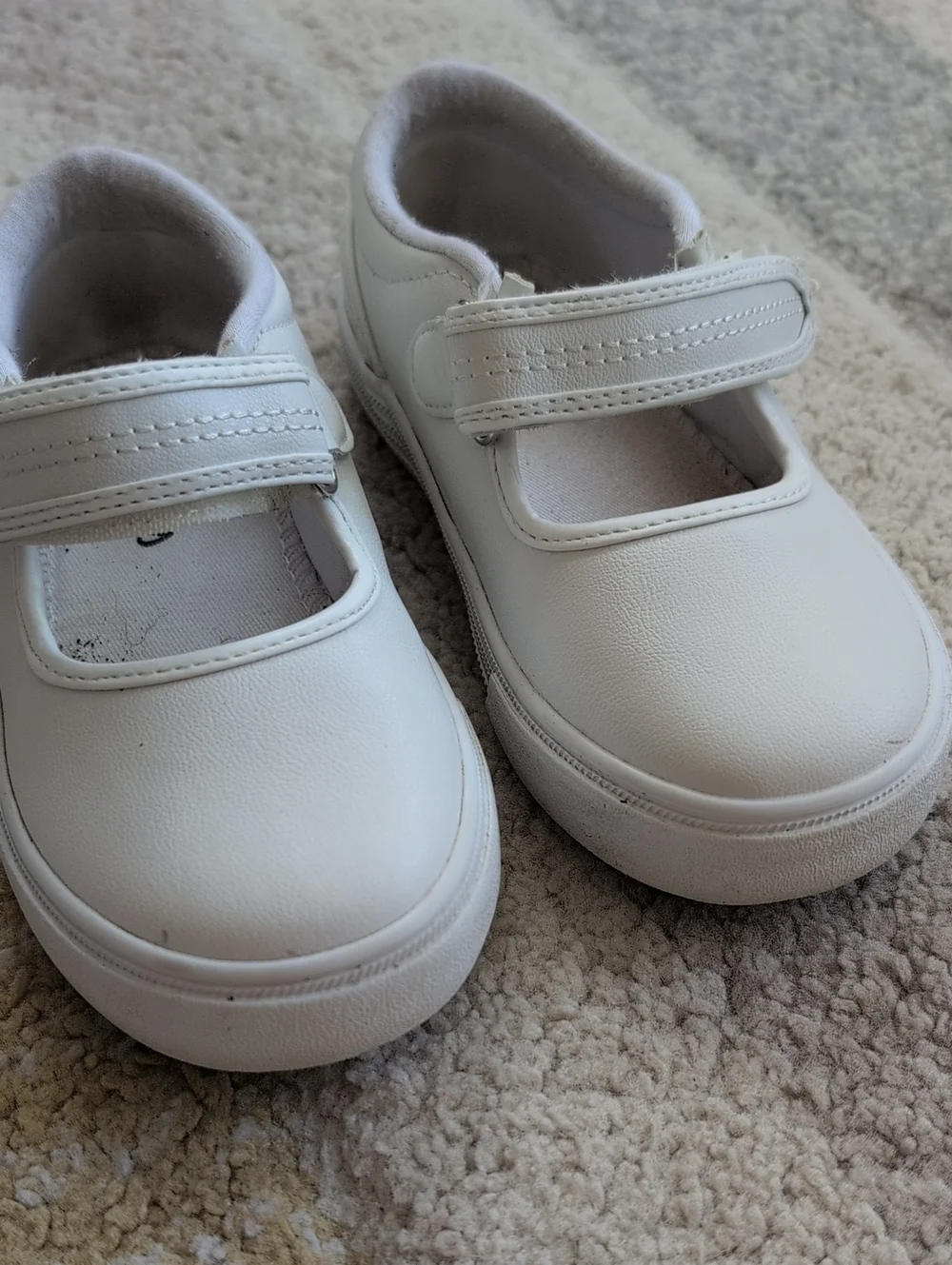 Oomphies Toddler Girls Size 9 White Velcro Mary Jane Shoes